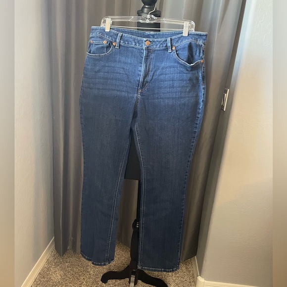 L.L. Bean Denim - 43. L.L Bean Straight Leg Favorite Fit Jeans, Size 16, EUC